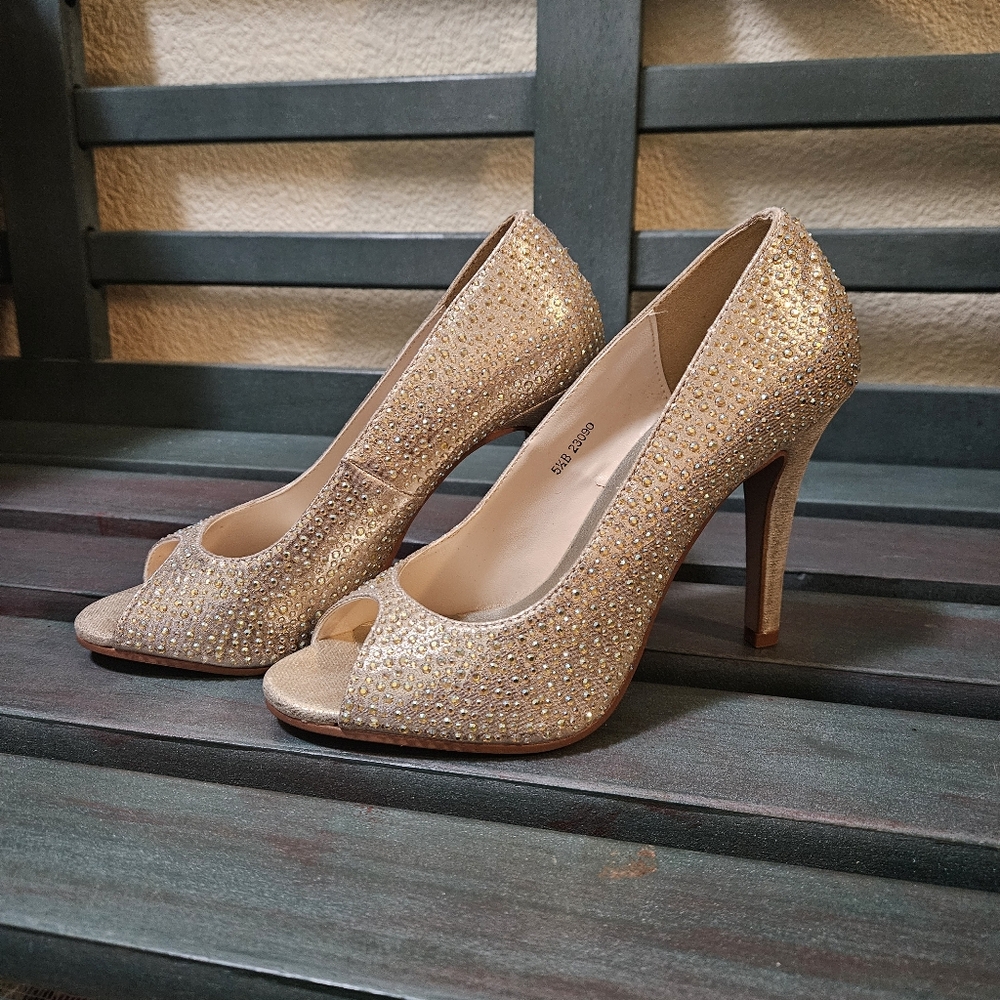 New Size 5.5 Dyeables "Sienna" Champagne Shimmer